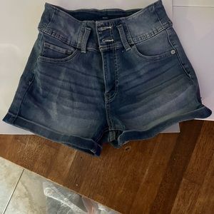 BLUE JEAN SHORTS